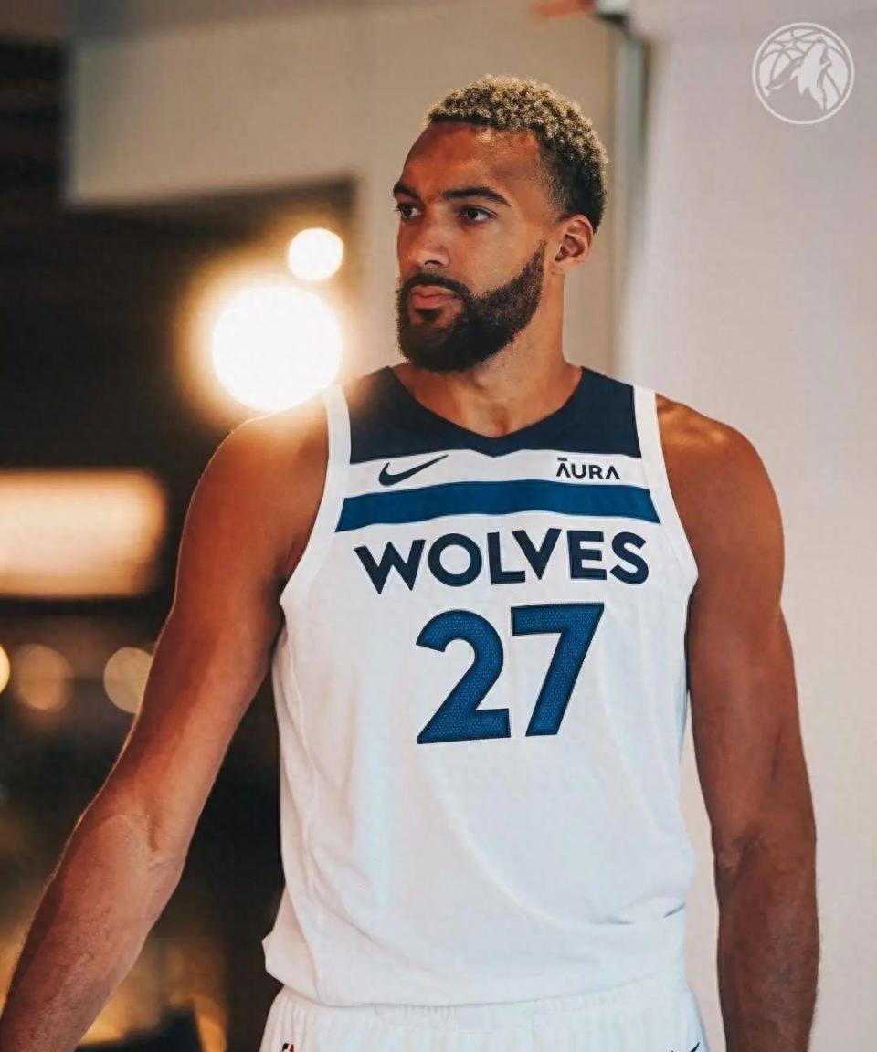 关于刚刚！纳达尔在切尔西比赛中刷新纪录Ming在掘金比赛中绝杀，成都蓉城围绕NBA季后赛单刀错失的信息